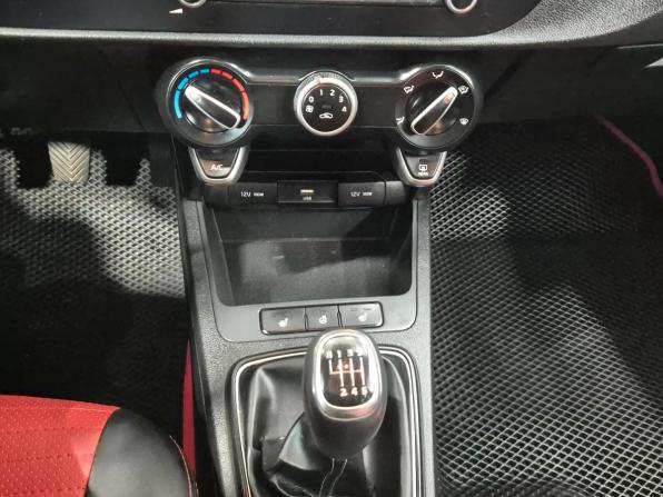 Kia Rio IV Рестайлинг с пробегом 2020 года, цена 1 490 000 рублей, 74000 км, седан, Автокод Объявления