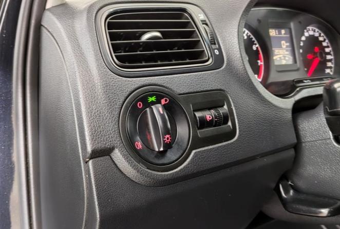 Volkswagen Polo V Рестайлинг с пробегом 2016 года, цена 1 090 000 рублей, 203825 км, седан, Автокод Объявления