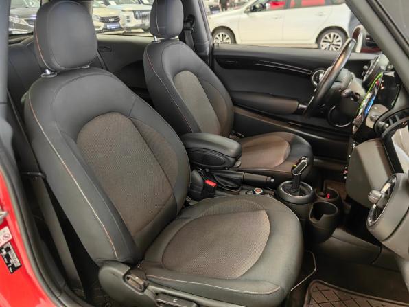 Mini Hatch III (F55/F56) Рестайлинг с пробегом 2019 года, цена 1 499 000 рублей, 143151 км, хэтчбек, Автокод Объявления