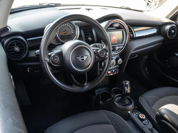 Mini Hatch III (F55/F56) Рестайлинг с пробегом 2020 года, цена 2 170 000 рублей, 73274 км, хэтчбек, Автокод Объявления