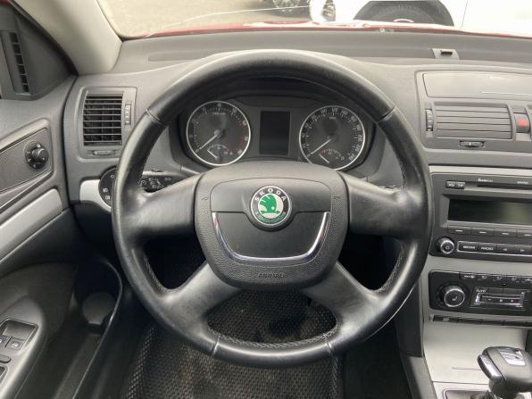 Skoda Octavia II (A5) Рестайлинг с пробегом 2012 года, цена 590 000 рублей, 283700 км, лифтбек, Автокод Объявления