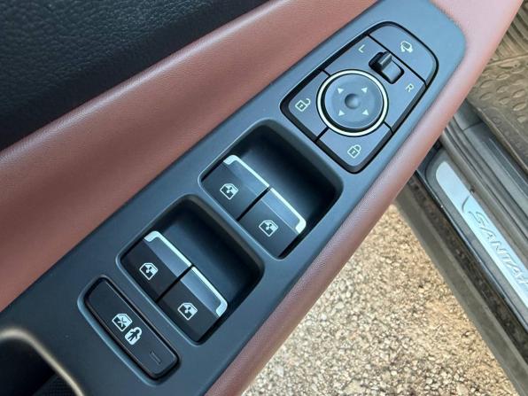 Hyundai Santa Fe IV Рестайлинг с пробегом 2022 года, цена 3 150 000 рублей, 134000 км, внедорожник, Автокод Объявления