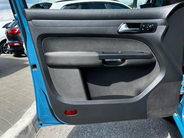 Volkswagen Caddy III Рестайлинг с пробегом 2011 года, цена 899 999 рублей, 234775 км, компактвэн, Автокод Объявления
