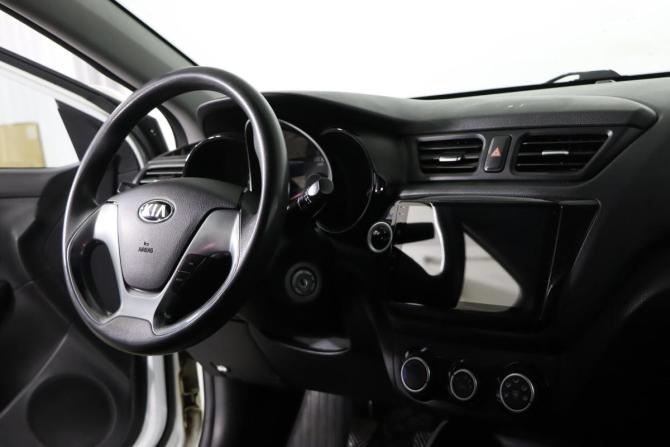 Kia Rio III Рестайлинг с пробегом 2015 года, цена 929 990 рублей, 102244 км, седан, Автокод Объявления