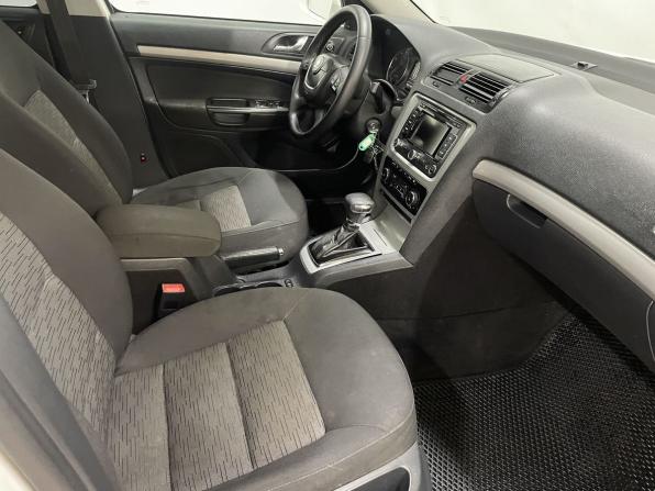 Skoda Octavia II (A5) Рестайлинг с пробегом 2012 года, цена 650 000 рублей, 235135 км, лифтбек, Автокод Объявления