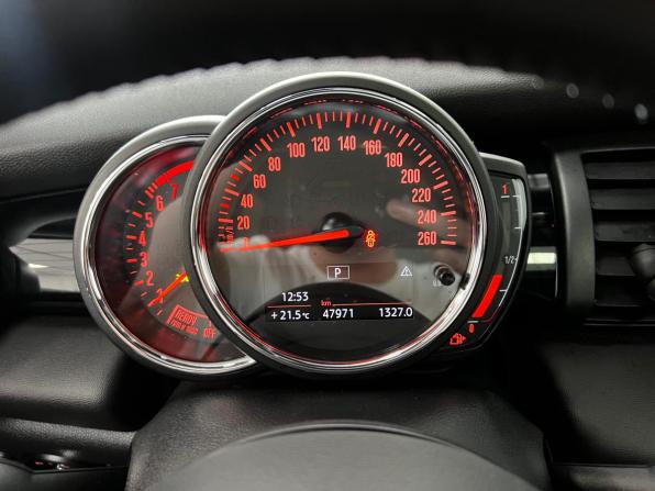Mini Hatch III (F55/F56) Рестайлинг с пробегом 2020 года, цена 2 199 000 рублей, 47901 км, хэтчбек, Автокод Объявления