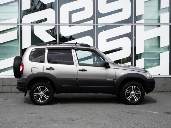 Chevrolet Niva I Рестайлинг с пробегом 2017 года, цена 685 000 рублей, 106389 км, внедорожник, Автокод Объявления