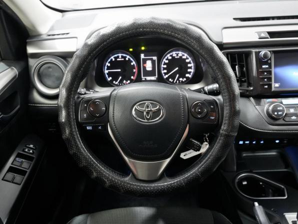 Toyota RAV4 IV (XA40) Рестайлинг с пробегом 2017 года, цена 2 255 000 рублей, 138880 км, внедорожник, Автокод Объявления