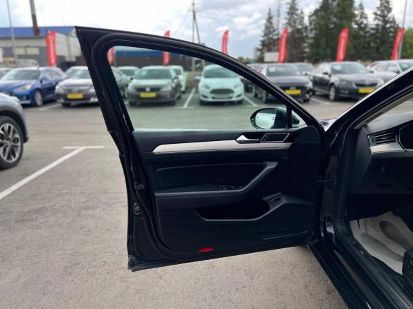 Volkswagen Passat B8 с пробегом 2017 года, цена 1 450 000 рублей, 270127 км, седан, Автокод Объявления