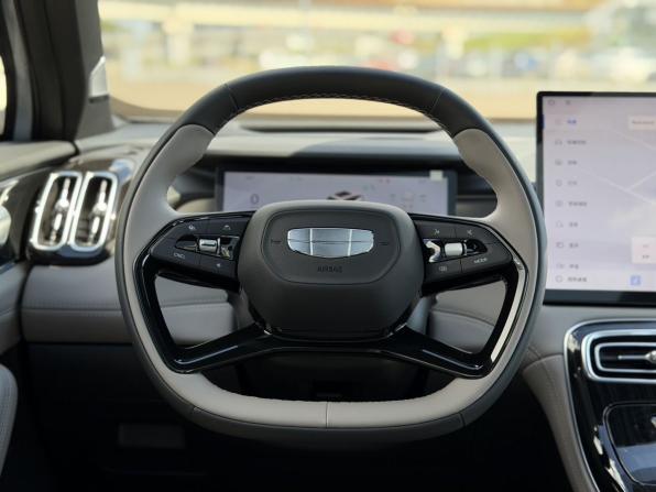 Geely Atlas II с пробегом 2026 года, цена 3 200 000 рублей, 25 км, внедорожник, Автокод Объявления