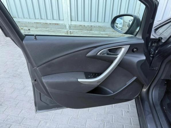 Opel Astra J с пробегом 2011 года, цена 645 000 рублей, 298067 км, хэтчбек, Автокод Объявления
