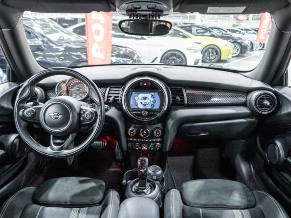 Mini Hatch III (F55/F56) Рестайлинг с пробегом 2019 года, цена 2 780 000 рублей, 54711 км, хэтчбек, Автокод Объявления