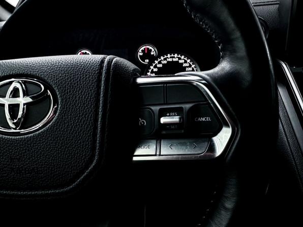Toyota Land Cruiser 300 Series с пробегом 2022 года, цена 10 500 000 рублей, 23917 км, внедорожник, Автокод Объявления