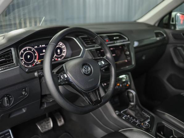Volkswagen Tiguan II с пробегом 2018 года, цена 2 799 000 рублей, 180028 км, внедорожник, Автокод Объявления