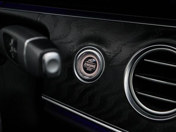 Mercedes-Benz E-Класс V (W213 S213 C238) Рестайлинг с пробегом 2021 года, цена 5 400 000 рублей, 60000 км, седан, Автокод Объявления