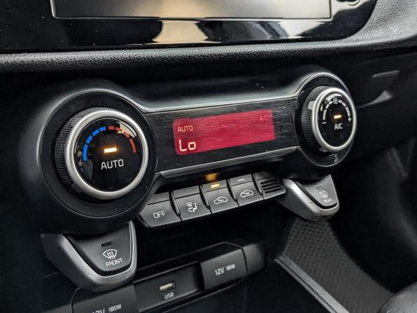 Kia Rio IV Рестайлинг с пробегом 2020 года, цена 1 490 000 рублей, 102207 км, седан, Автокод Объявления