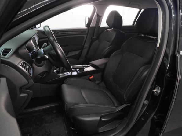 Renault Megane IV с пробегом 2018 года, цена 1 325 000 рублей, 87110 км, хэтчбек, Автокод Объявления
