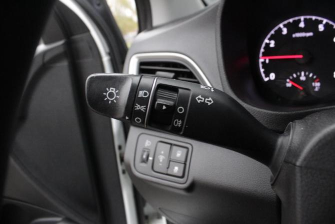 Hyundai Solaris II с пробегом 2018 года, цена 880 000 рублей, 201352 км, седан, Автокод Объявления