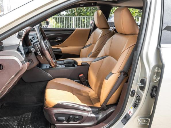 Lexus ES VII с пробегом 2018 года, цена 3 070 500 рублей, 167888 км, седан, Автокод Объявления