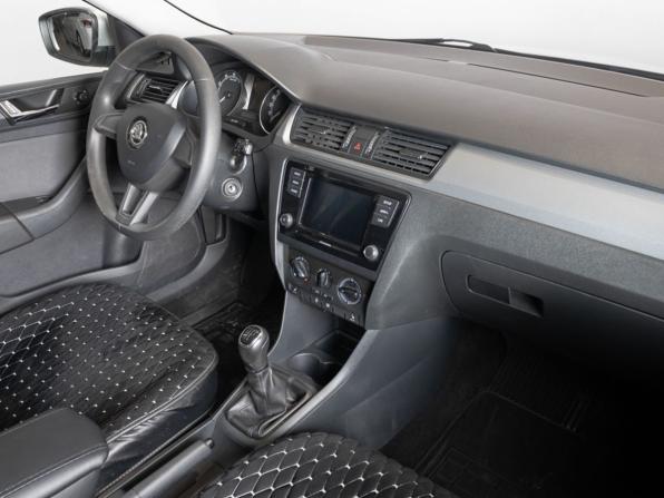 Skoda Rapid I Рестайлинг с пробегом 2019 года, цена 1 060 000 рублей, 230000 км, лифтбек, Автокод Объявления