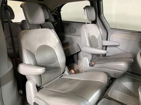 Chrysler Voyager IV Рестайлинг с пробегом 2006 года, цена 800 000 рублей, 216867 км, минивэн, Автокод Объявления
