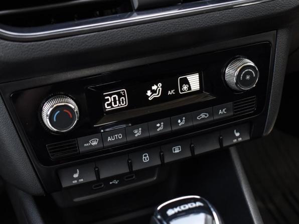 Skoda Rapid II с пробегом 2021 года, цена 1 750 000 рублей, 61288 км, лифтбек, Автокод Объявления