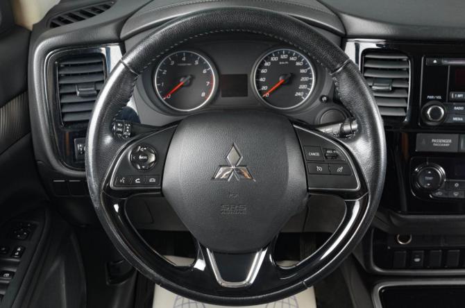 Mitsubishi Outlander III Рестайлинг 2 с пробегом 2017 года, цена 1 949 000 рублей, 13323 км, внедорожник, Автокод Объявления