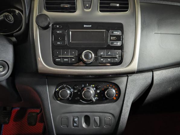 Renault Sandero II Рестайлинг с пробегом 2019 года, цена 899 900 рублей, 356600 км, хэтчбек, Автокод Объявления