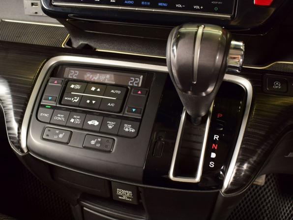 Honda Stepwgn V с пробегом 2016 года, цена 1 565 997 рублей, 203415 км, минивэн, Автокод Объявления