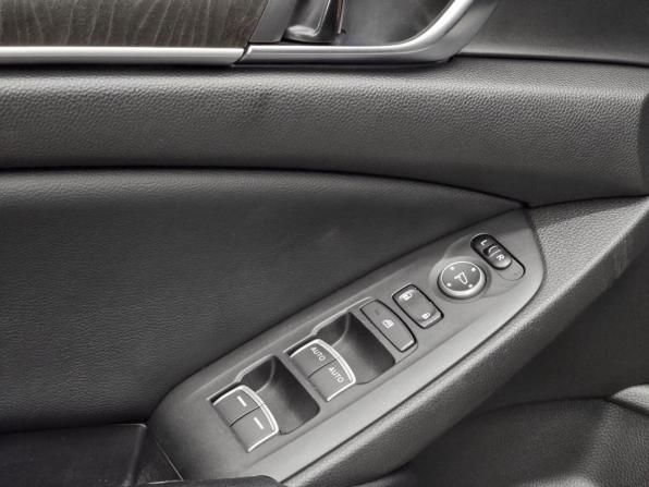 Honda Accord X с пробегом 2017 года, цена 2 380 000 рублей, 106000 км, седан, Автокод Объявления