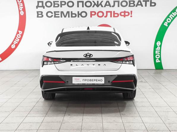 Hyundai Elantra VII (CN7) Рестайлинг с пробегом 2023 года, цена 2 040 000 рублей, 27000 км, седан, Автокод Объявления
