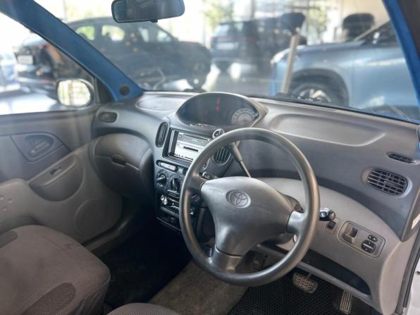 Toyota FunCargo с пробегом 2002 года, цена 395 000 рублей, 294000 км, минивэн, Автокод Объявления