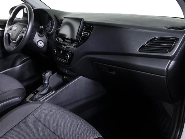 Hyundai Solaris II Рестайлинг с пробегом 2021 года, цена 1 754 000 рублей, 53726 км, седан, Автокод Объявления