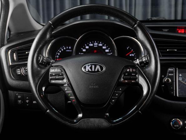 Kia Ceed II Рестайлинг с пробегом 2018 года, цена 1 199 000 рублей, 252483 км, хэтчбек, Автокод Объявления