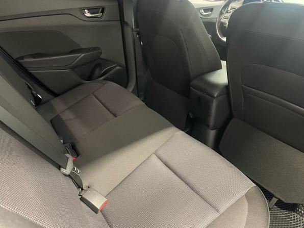 Hyundai Solaris II с пробегом 2018 года, цена 1 328 000 рублей, 92300 км, седан, Автокод Объявления