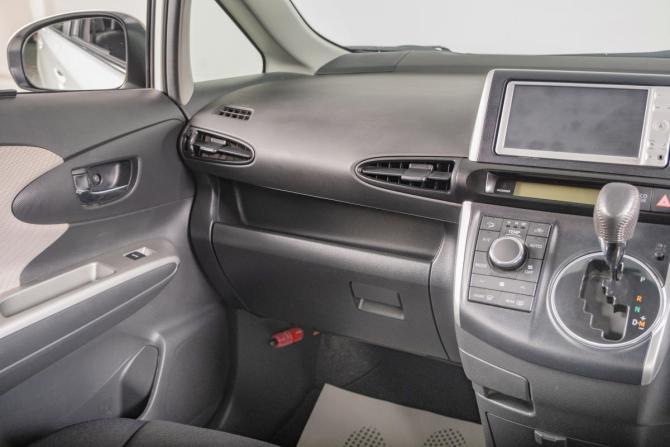 Toyota Wish II с пробегом 2010 года, цена 1 299 000 рублей, 84000 км, минивэн, Автокод Объявления