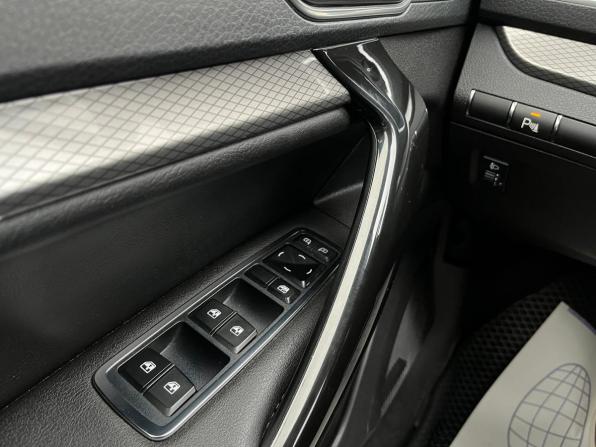 Lada (ВАЗ) Vesta I Рестайлинг (NG) с пробегом 2024 года, цена 1 549 000 рублей, 12100 км, универсал, Автокод Объявления