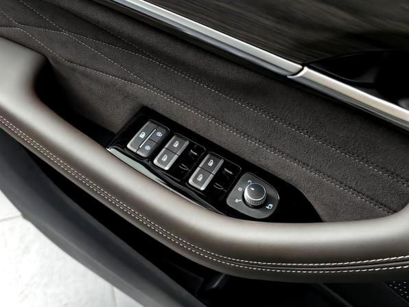 Geely Monjaro I Рестайлинг 2 с пробегом 2025 года, цена 3 947 000 рублей, 13052 км, внедорожник, Автокод Объявления