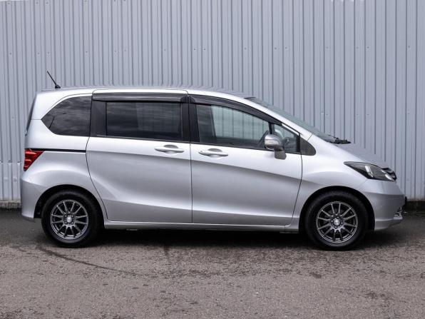 Honda Freed I с пробегом 2009 года, цена 999 000 рублей, 172928 км, компактвэн, Автокод Объявления