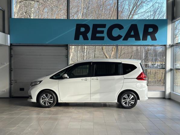 Honda Freed II Рестайлинг с пробегом 2021 года, цена 2 190 000 рублей, 70906 км, компактвэн, Автокод Объявления