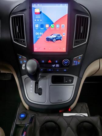 Hyundai H-1 II Рестайлинг 2 с пробегом 2019 года, цена 2 999 000 рублей, 116738 км, минивэн, Автокод Объявления