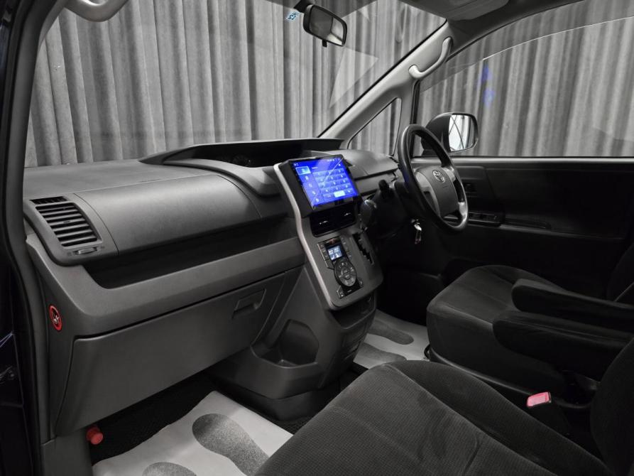 Toyota Voxy II (R70) Красноярск  - изображение 15