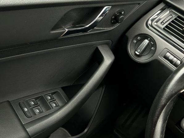 Skoda Rapid I с пробегом 2015 года, цена 896 300 рублей, 164933 км, лифтбек, Автокод Объявления