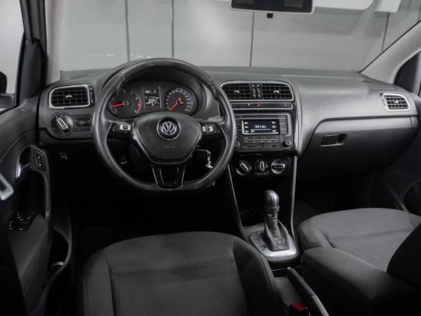 Volkswagen Polo V Рестайлинг с пробегом 2018 года, цена 880 000 рублей, 194923 км, седан, Автокод Объявления