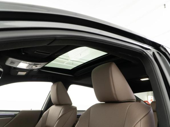 Lexus ES VII Рестайлинг 2 с пробегом 2025 года, цена 5 696 900 рублей, 60 км, седан, Автокод Объявления