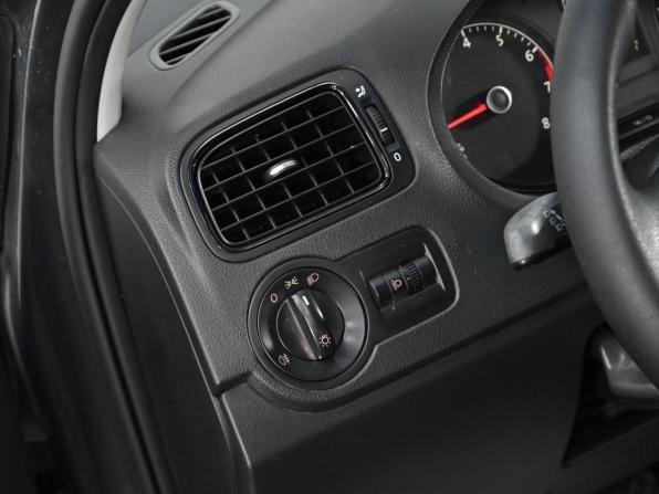 Volkswagen Polo V Рестайлинг с пробегом 2016 года, цена 899 000 рублей, 102000 км, седан, Автокод Объявления