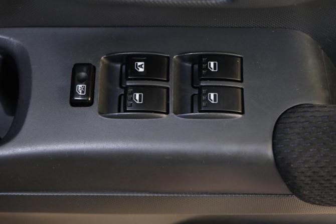 Toyota bB II Рестайлинг с пробегом 2008 года, цена 829 000 рублей, 316000 км, компактвэн, Автокод Объявления