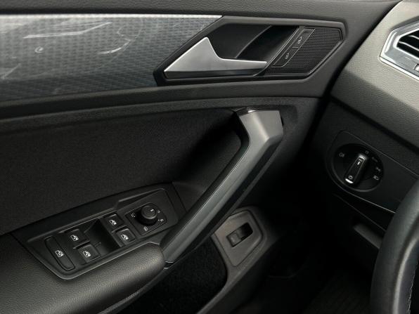Volkswagen Tiguan II Рестайлинг с пробегом 2021 года, цена 2 450 300 рублей, 63141 км, внедорожник, Автокод Объявления