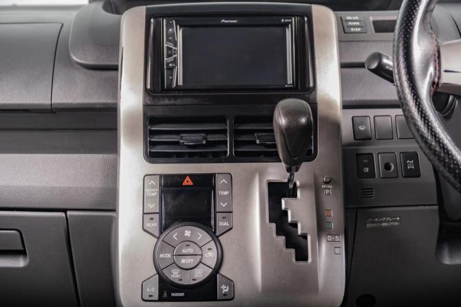 Toyota Voxy II (R70) с пробегом 2008 года, цена 1 259 000 рублей, 289000 км, минивэн, Автокод Объявления