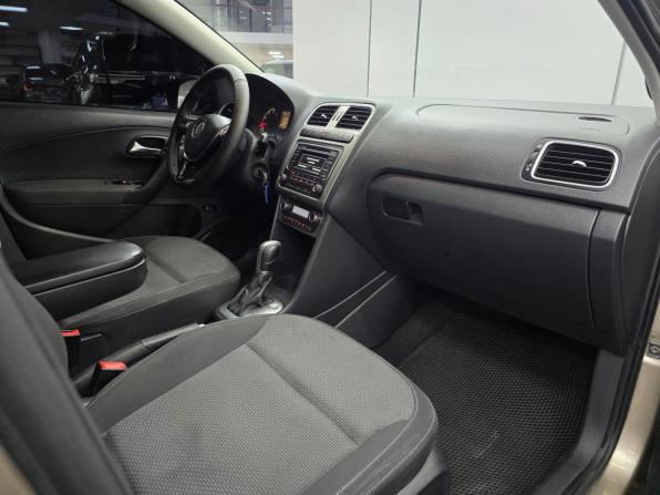 Volkswagen Polo V Рестайлинг с пробегом 2017 года, цена 1 249 000 рублей, 164000 км, седан, Автокод Объявления